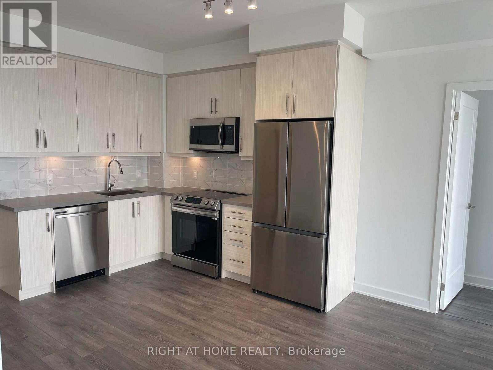 1706 - 105 Oneida Crescent, Richmond Hill, Ontario  L4B 0H6 - Photo 2 - N13704142