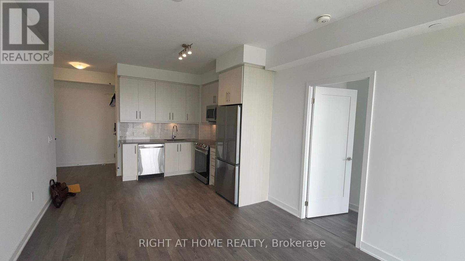 1706 - 105 Oneida Crescent, Richmond Hill, Ontario  L4B 0H6 - Photo 4 - N13704142