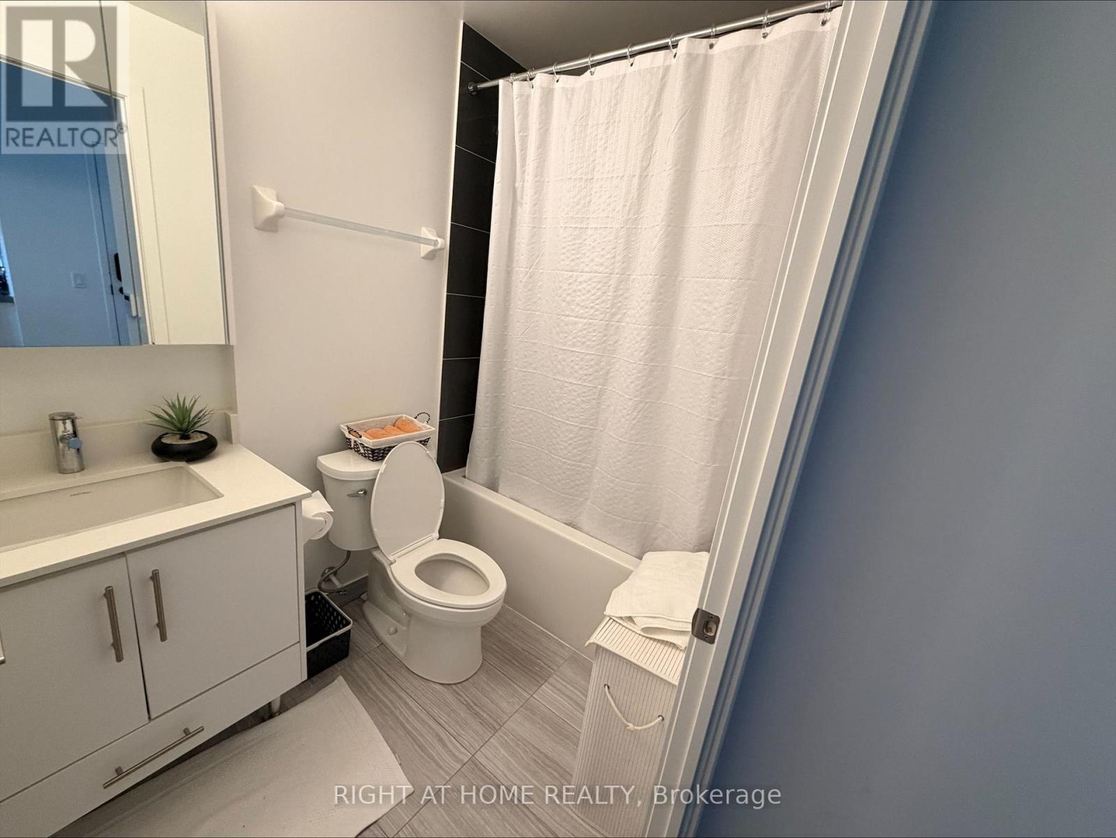 1706 - 105 Oneida Crescent, Richmond Hill, Ontario  L4B 0H6 - Photo 8 - N13704142