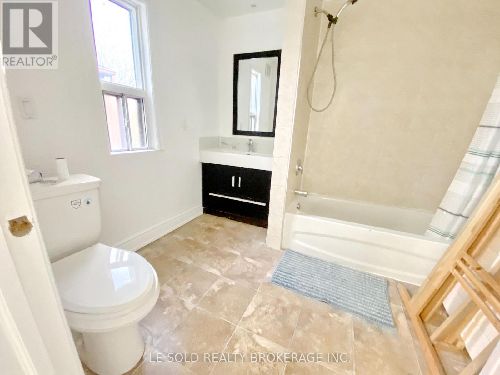 Room 201 - 81 Hallam Street, Toronto, Ontario  M6H 1W7 - Photo 8 - W13704152