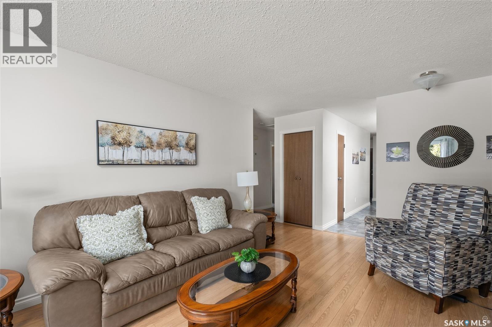 21 Plaxton Place, Prince Albert, Saskatchewan  S6V 6N6 - Photo 4 - SK046181