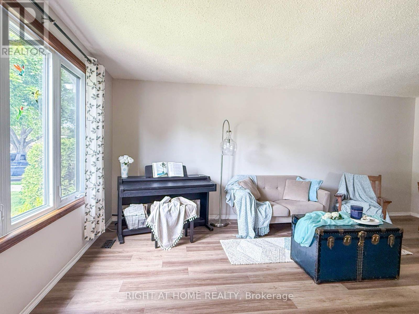 2623 Kaymar Crescent, Sarnia, Ontario  N0N 1C0 - Photo 5 - X13704164