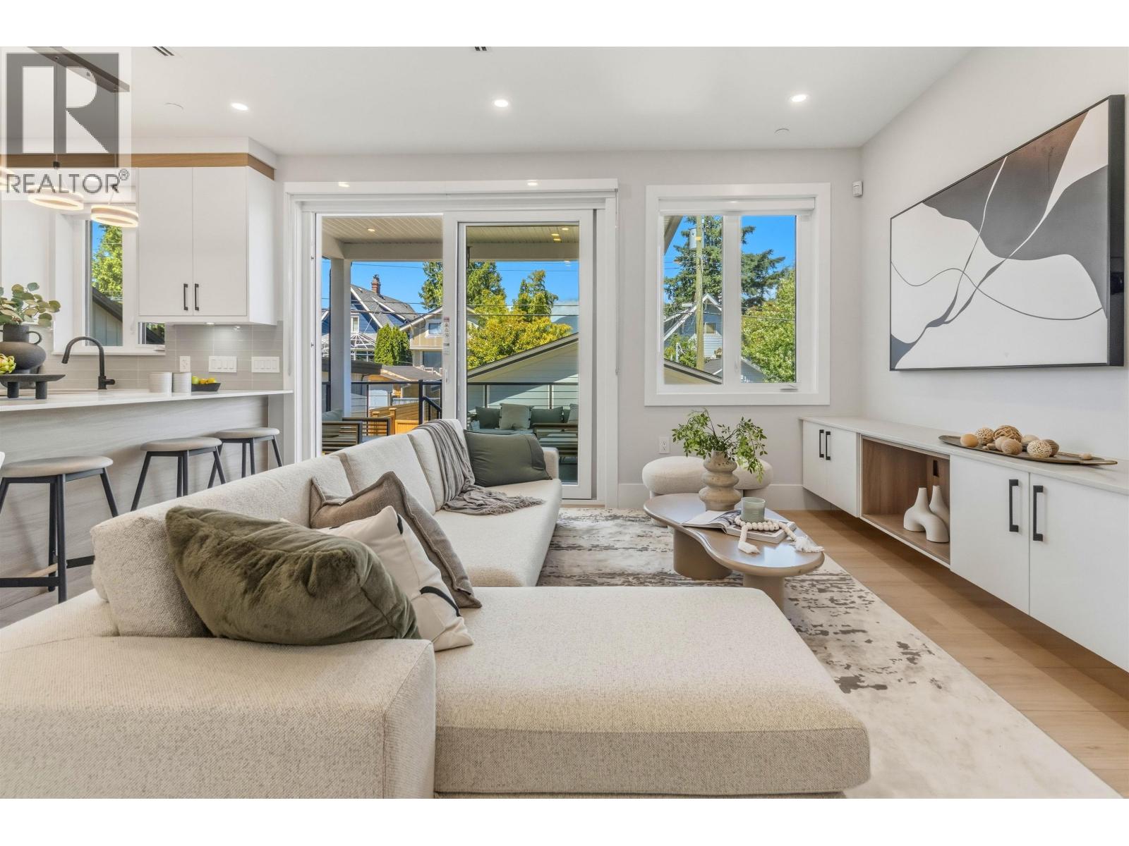2743 Mcgill Street, Vancouver, British Columbia  V5K 1H4 - Photo 2 - R3157973