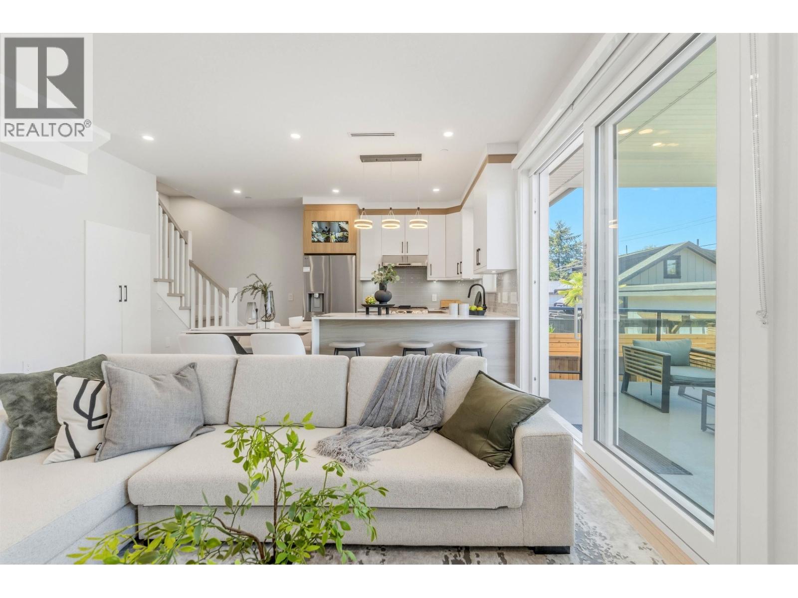 2743 Mcgill Street, Vancouver, British Columbia  V5K 1H4 - Photo 3 - R3157973
