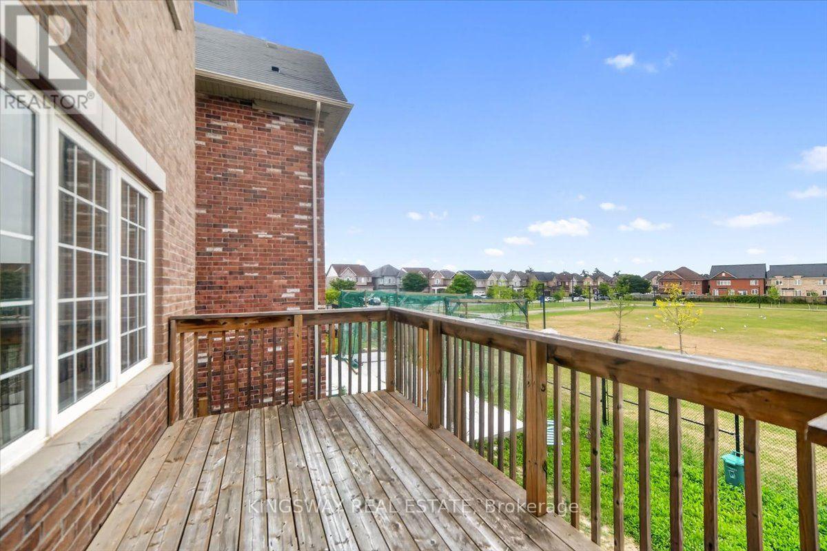 8 Monkton Circle, Brampton, Ontario  L6Y 0X1 - Photo 18 - W13704168