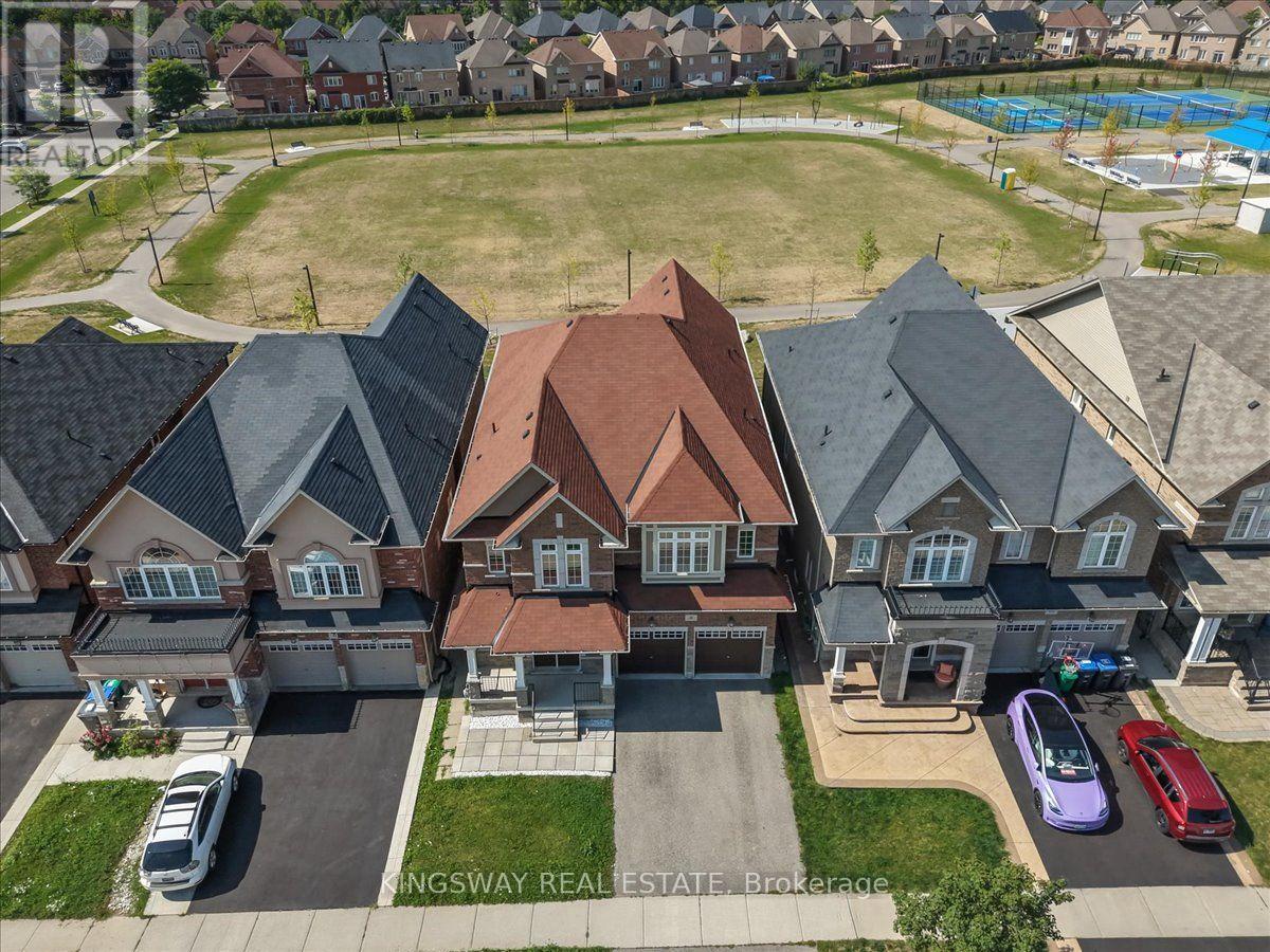 8 Monkton Circle, Brampton, Ontario  L6Y 0X1 - Photo 2 - W13704168