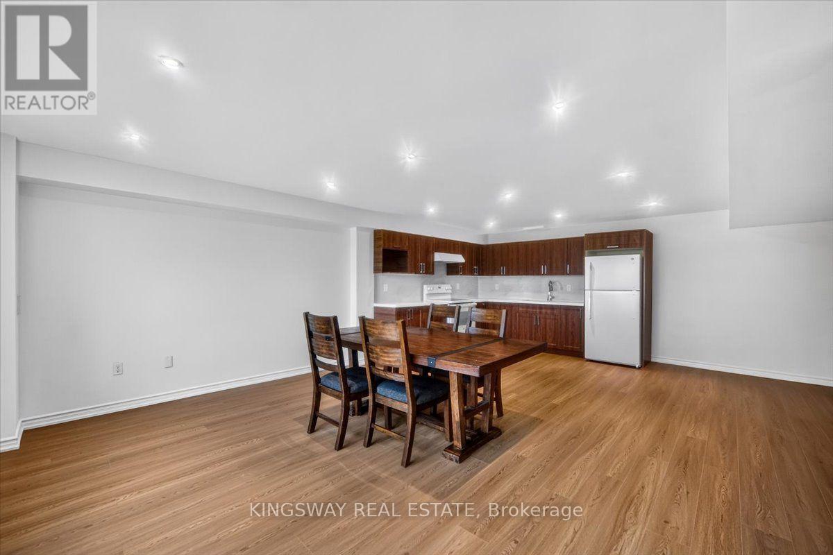 8 Monkton Circle, Brampton, Ontario  L6Y 0X1 - Photo 35 - W13704168