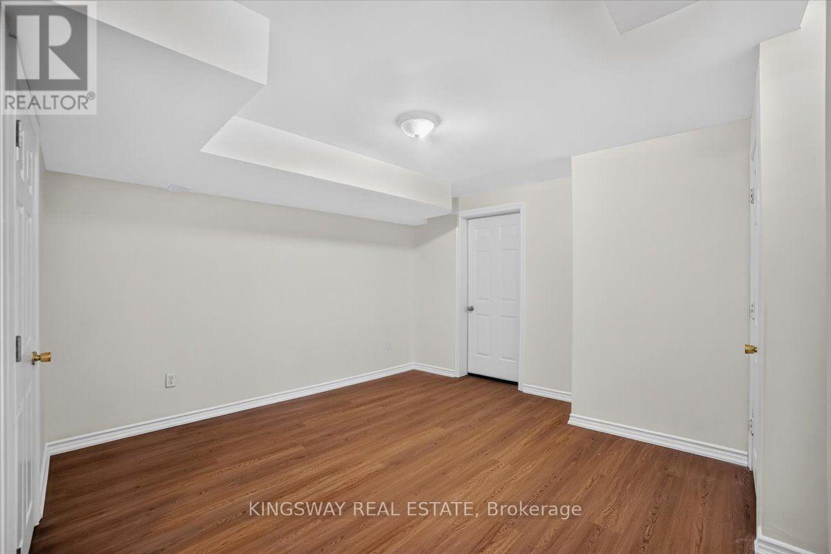 8 Monkton Circle, Brampton, Ontario  L6Y 0X1 - Photo 37 - W13704168