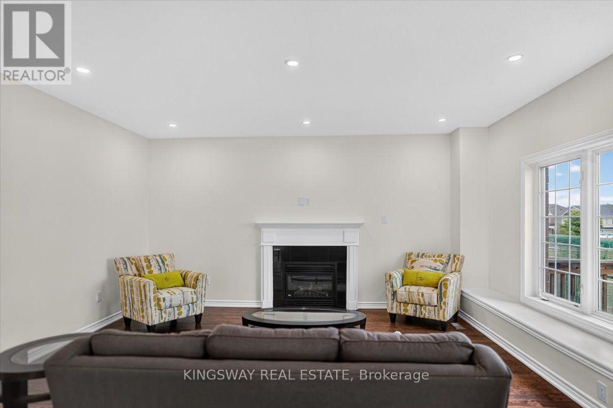 8 Monkton Circle, Brampton, Ontario  L6Y 0X1 - Photo 9 - W13704168
