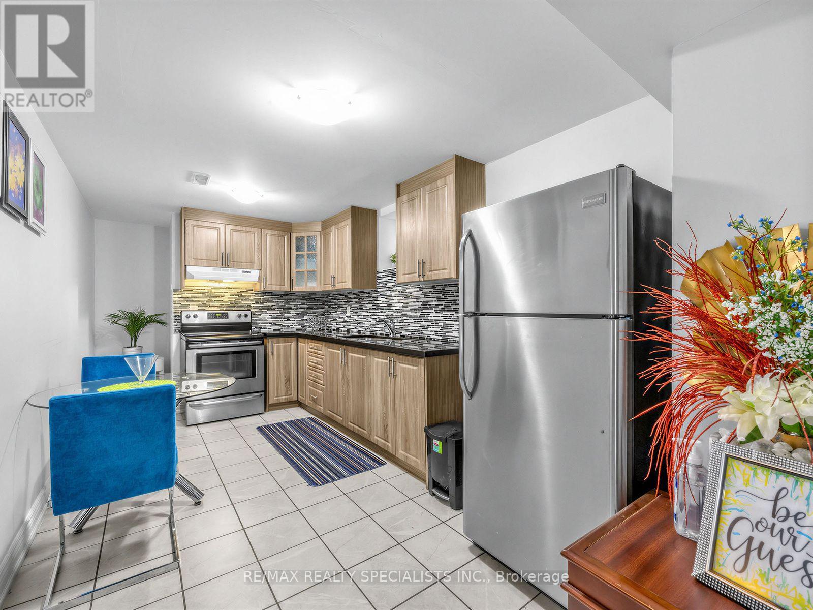 Bsmt - 40 Victoriaville Road, Brampton, Ontario  L6X 5J4 - Photo 4 - W13704172