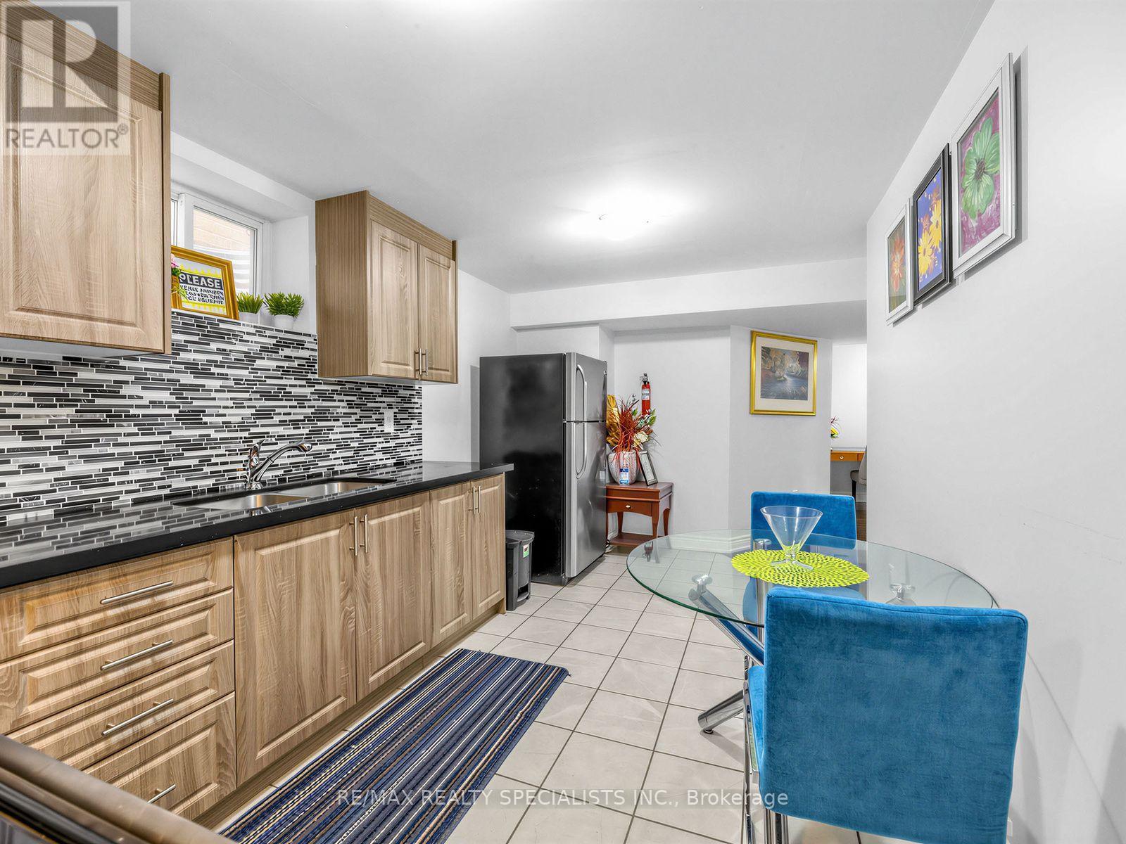 Bsmt - 40 Victoriaville Road, Brampton, Ontario  L6X 5J4 - Photo 5 - W13704172
