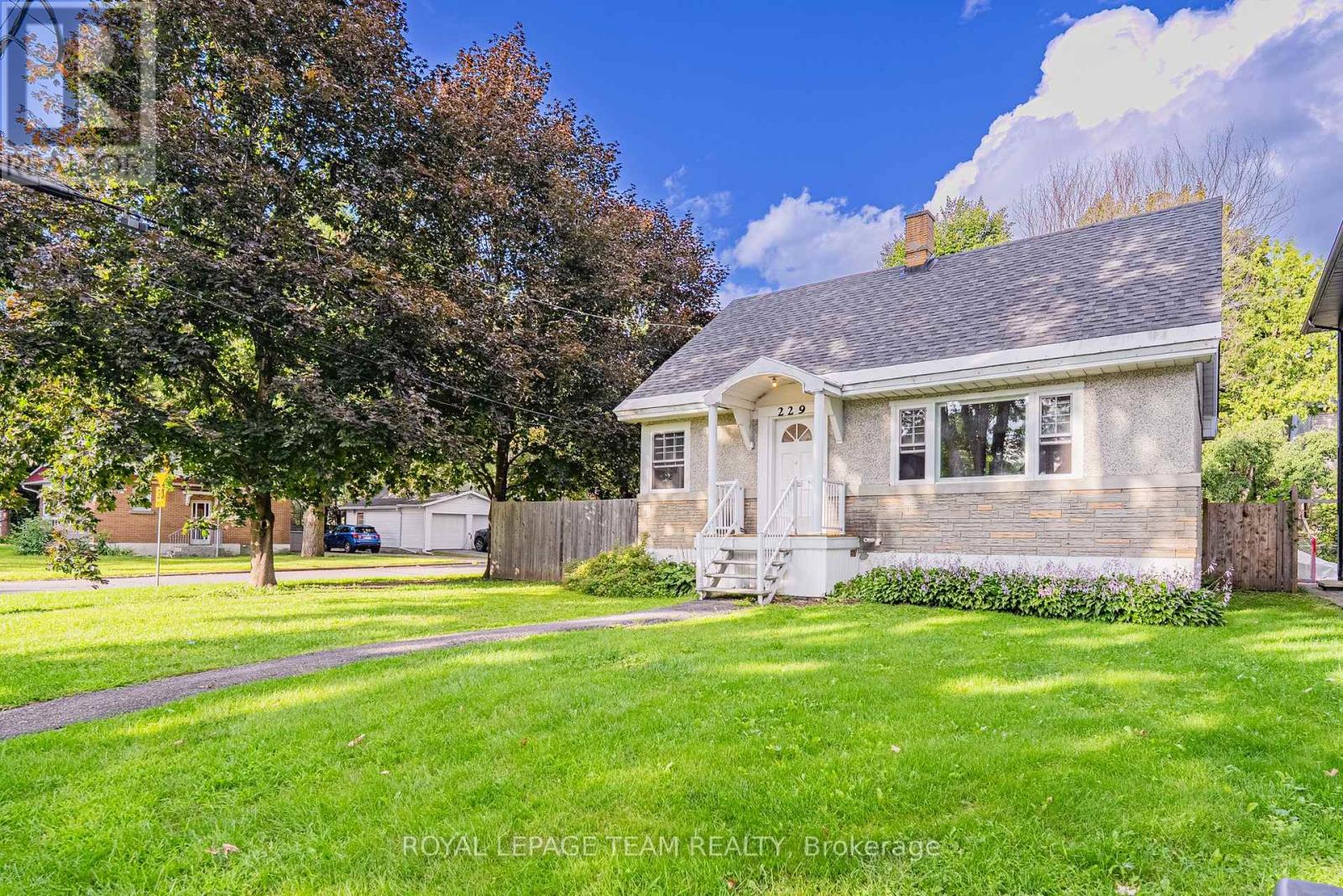 229 Daniel Avenue, Ottawa, Ontario  K1Y 0C7 - Photo 2 - X13704200