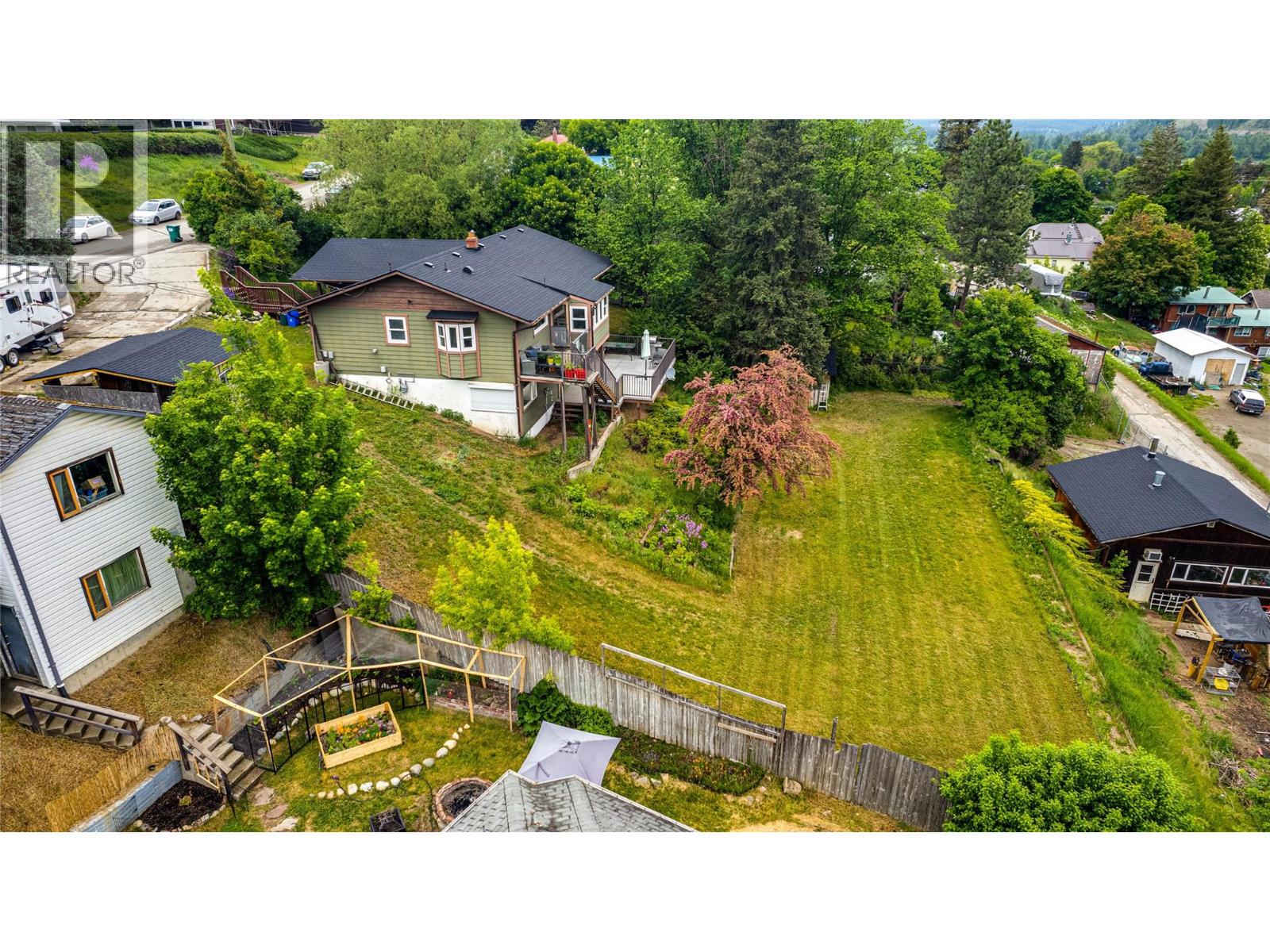 2025 Catt Avenue, Lumby, British Columbia  V0E 2G0 - Photo 4 - 10388927