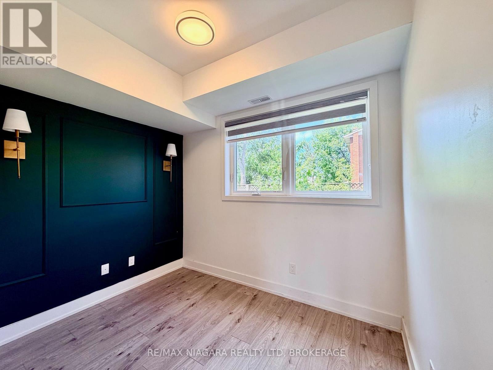 6065 Mcleod Road, Niagara Falls, Ontario  L2G 0Z7 - Photo 10 - X13704216