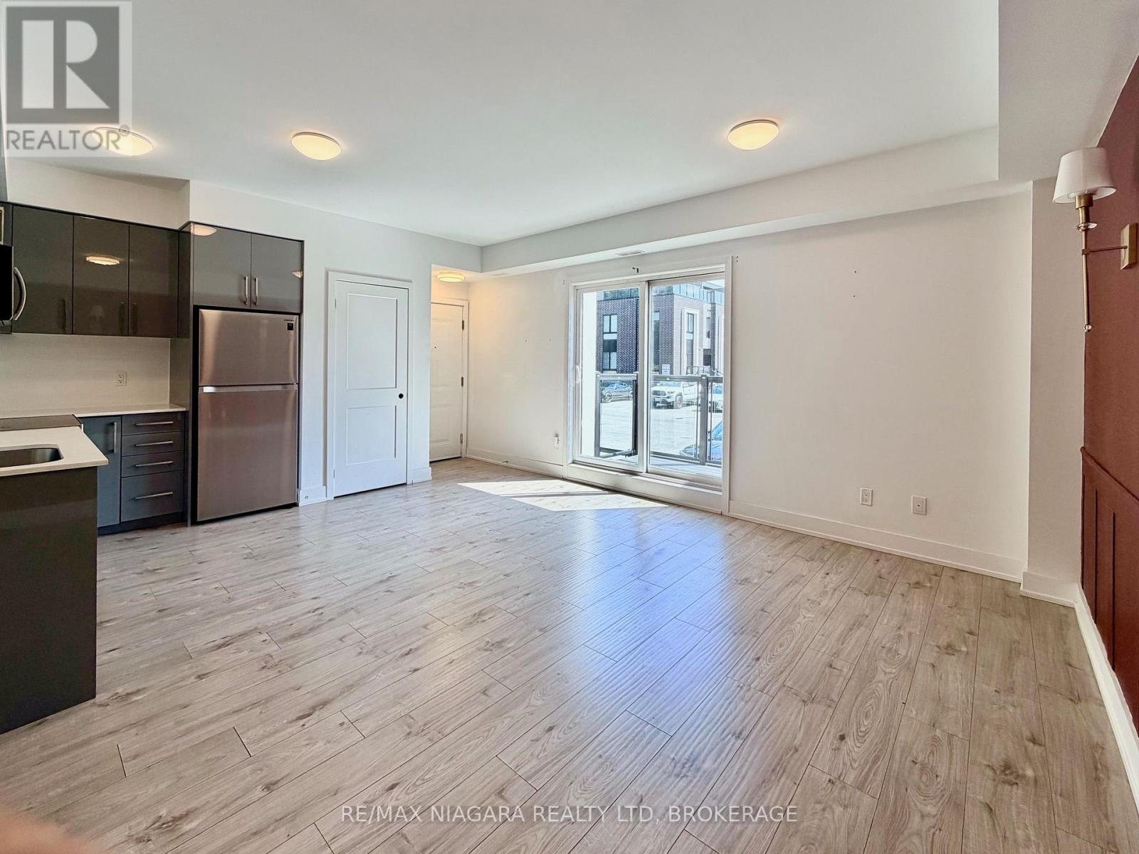 6065 Mcleod Road, Niagara Falls, Ontario  L2G 0Z7 - Photo 3 - X13704216