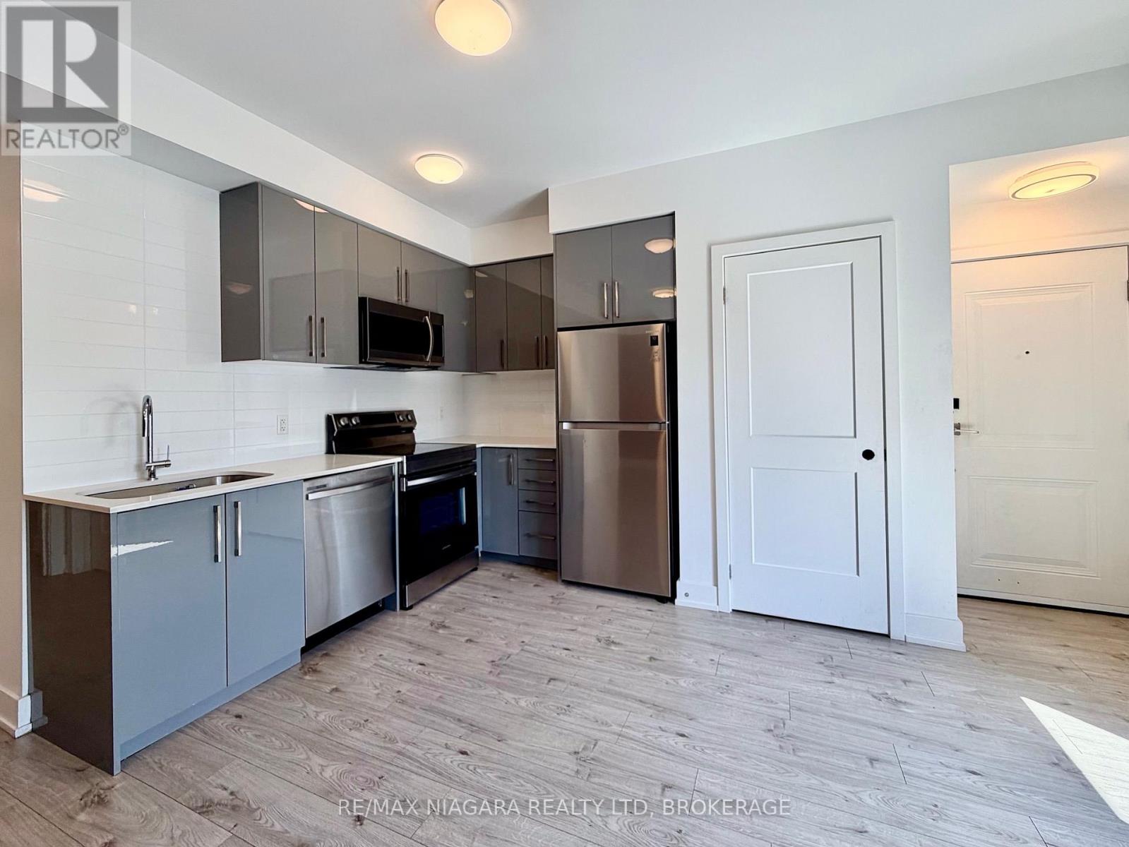 6065 Mcleod Road, Niagara Falls, Ontario  L2G 0Z7 - Photo 4 - X13704216