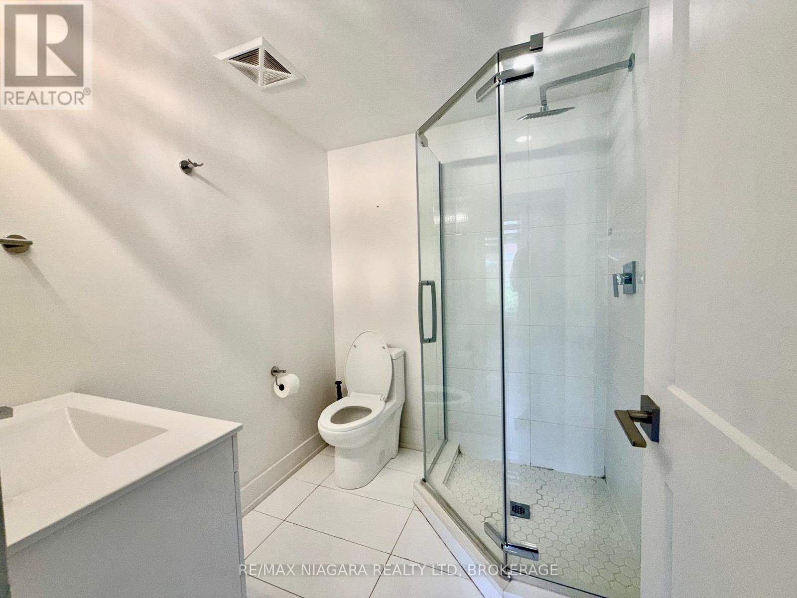 6065 Mcleod Road, Niagara Falls, Ontario  L2G 0Z7 - Photo 5 - X13704216