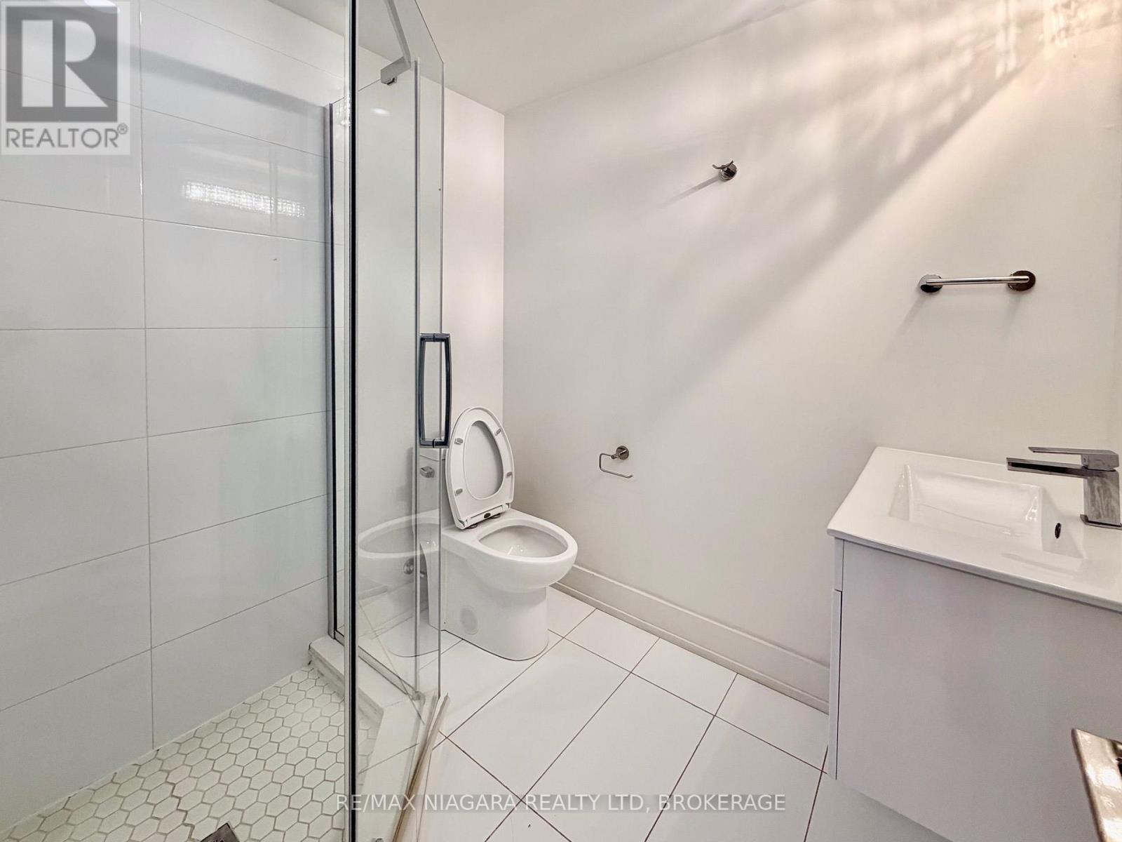 6065 Mcleod Road, Niagara Falls, Ontario  L2G 0Z7 - Photo 8 - X13704216