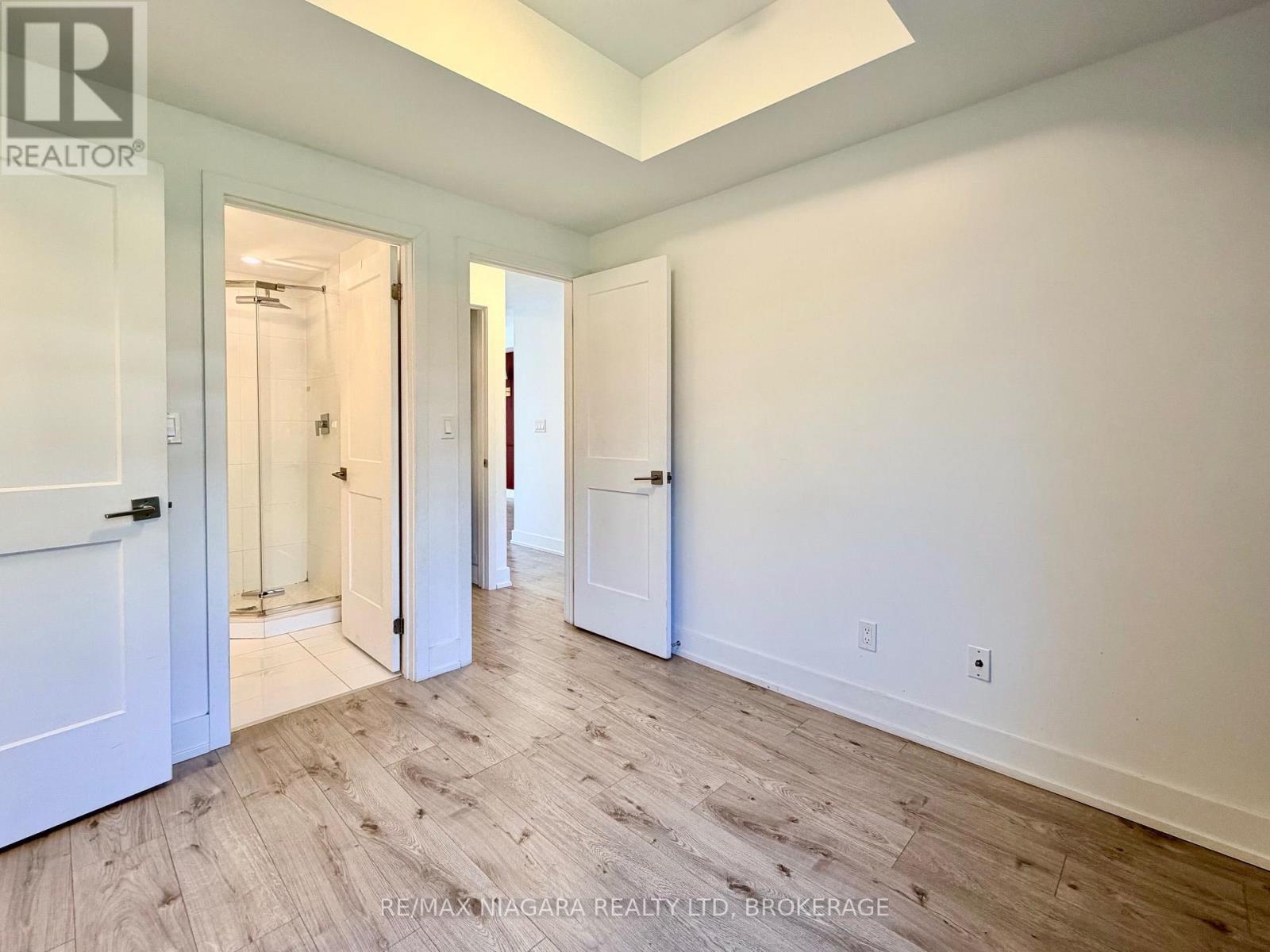 6065 Mcleod Road, Niagara Falls, Ontario  L2G 0Z7 - Photo 9 - X13704216