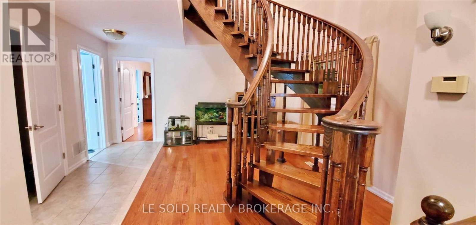Upper - 50 Dickson Hill Road, Markham, Ontario  L3P 3J3 - Photo 2 - N13704224