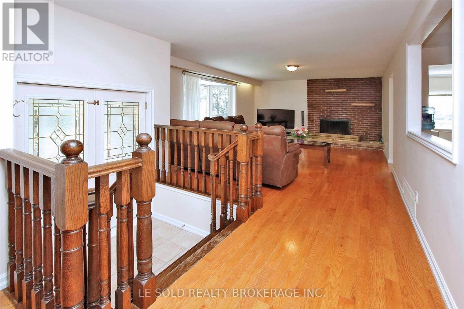Upper - 50 Dickson Hill Road, Markham, Ontario  L3P 3J3 - Photo 3 - N13704224