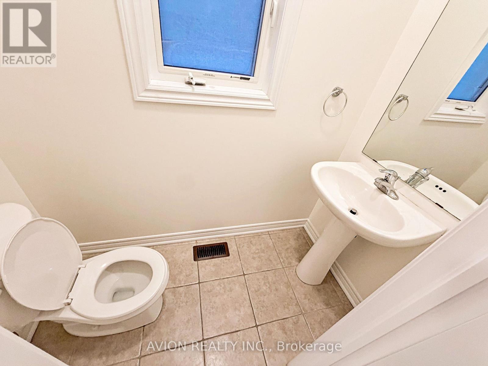 124 Wilfred Murison Avenue, Markham, Ontario  L6C 0S9 - Photo 9 - N13704236