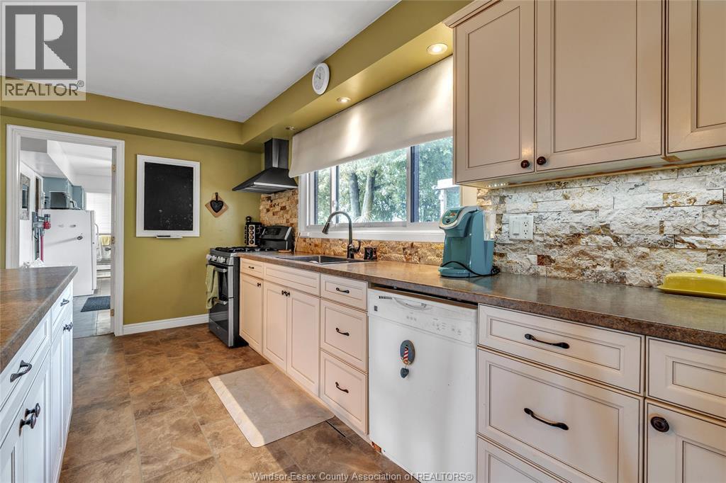1233 County Rd 27, Lakeshore, Ontario  N8L 1B7 - Photo 3 - 26020508