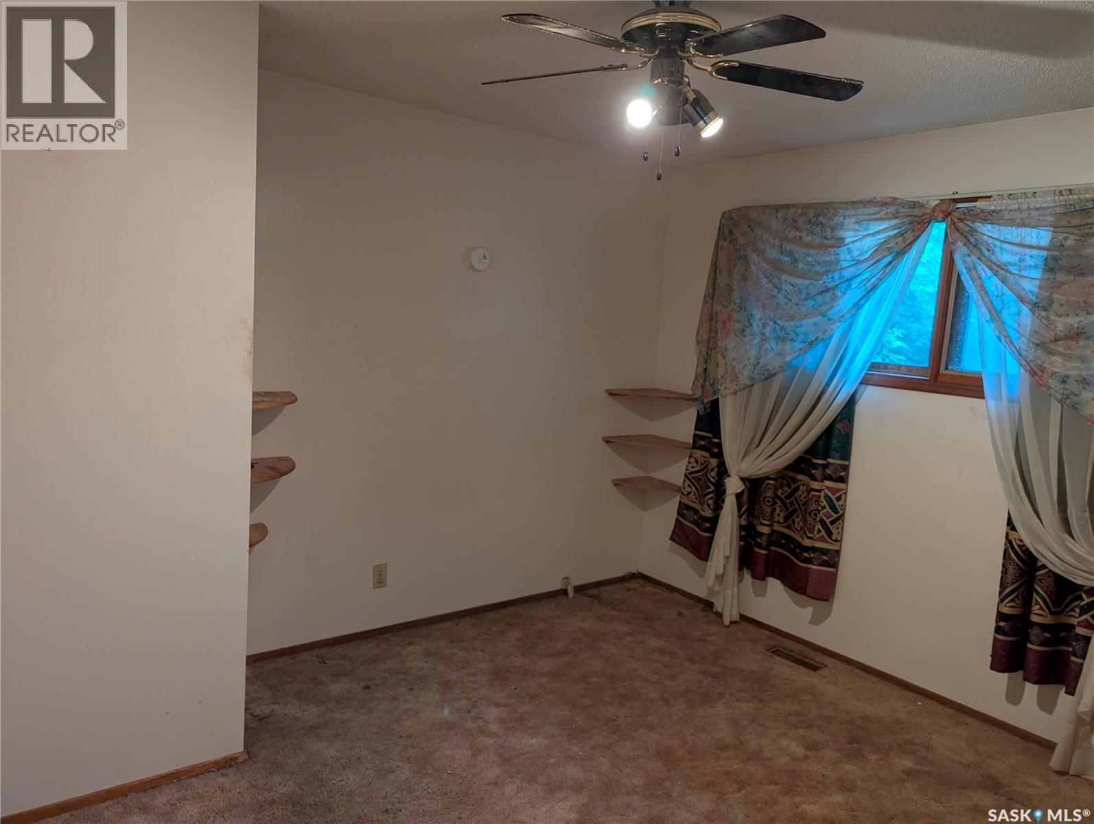 208 Carson Street, Dundurn, Saskatchewan  S0K 1K0 - Photo 4 - SK046392