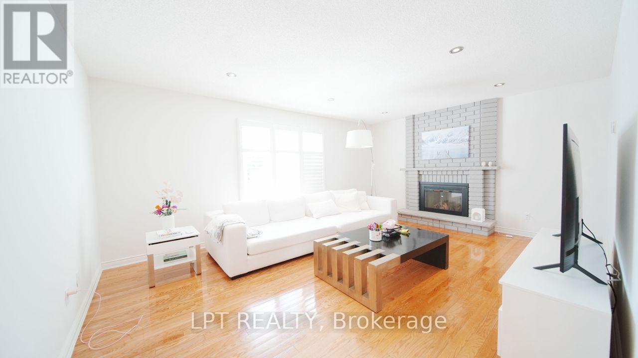 37 Laser Court, Richmond Hill, Ontario  L4B 1S1 - Photo 10 - N13704268