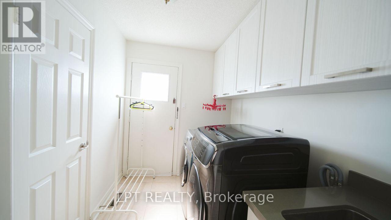 37 Laser Court, Richmond Hill, Ontario  L4B 1S1 - Photo 11 - N13704268