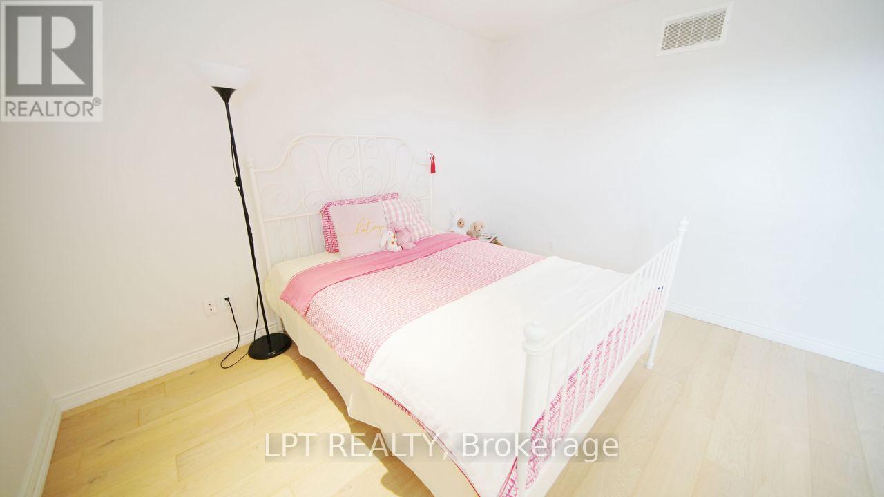 37 Laser Court, Richmond Hill, Ontario  L4B 1S1 - Photo 16 - N13704268