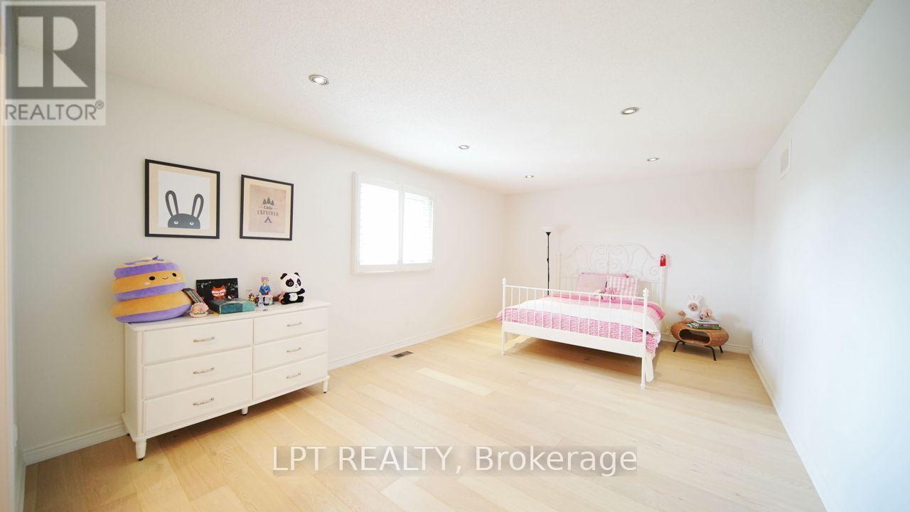 37 Laser Court, Richmond Hill, Ontario  L4B 1S1 - Photo 17 - N13704268