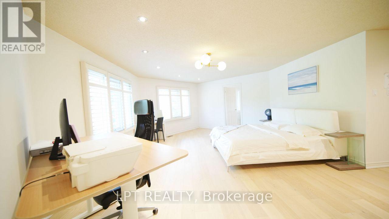 37 Laser Court, Richmond Hill, Ontario  L4B 1S1 - Photo 19 - N13704268