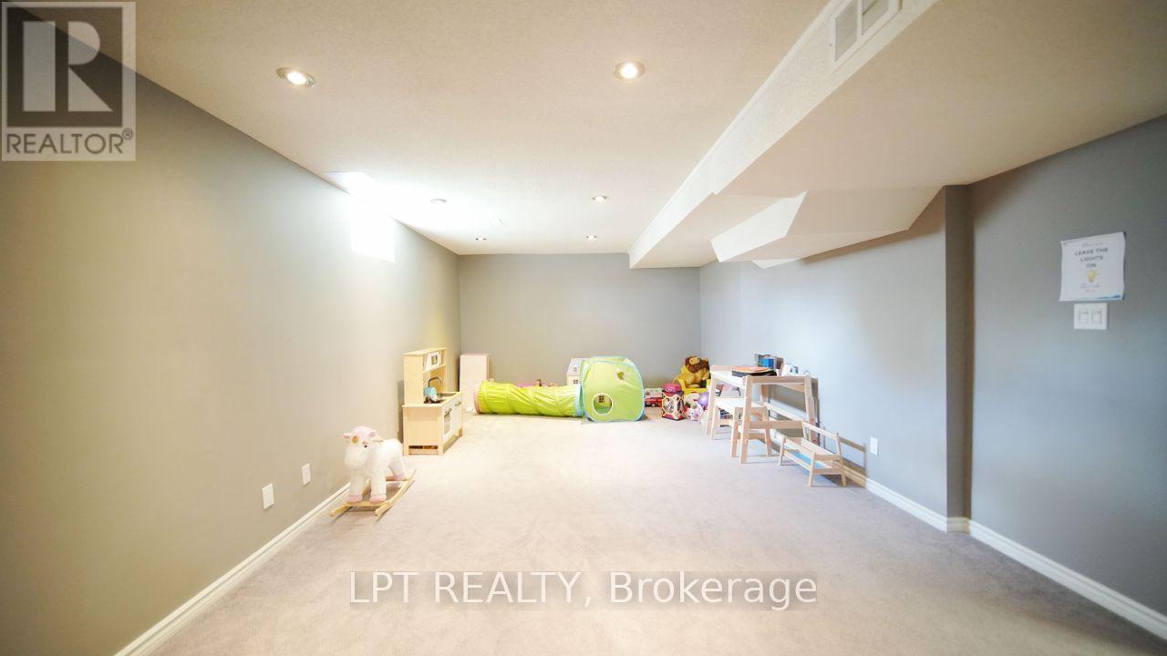 37 Laser Court, Richmond Hill, Ontario  L4B 1S1 - Photo 25 - N13704268