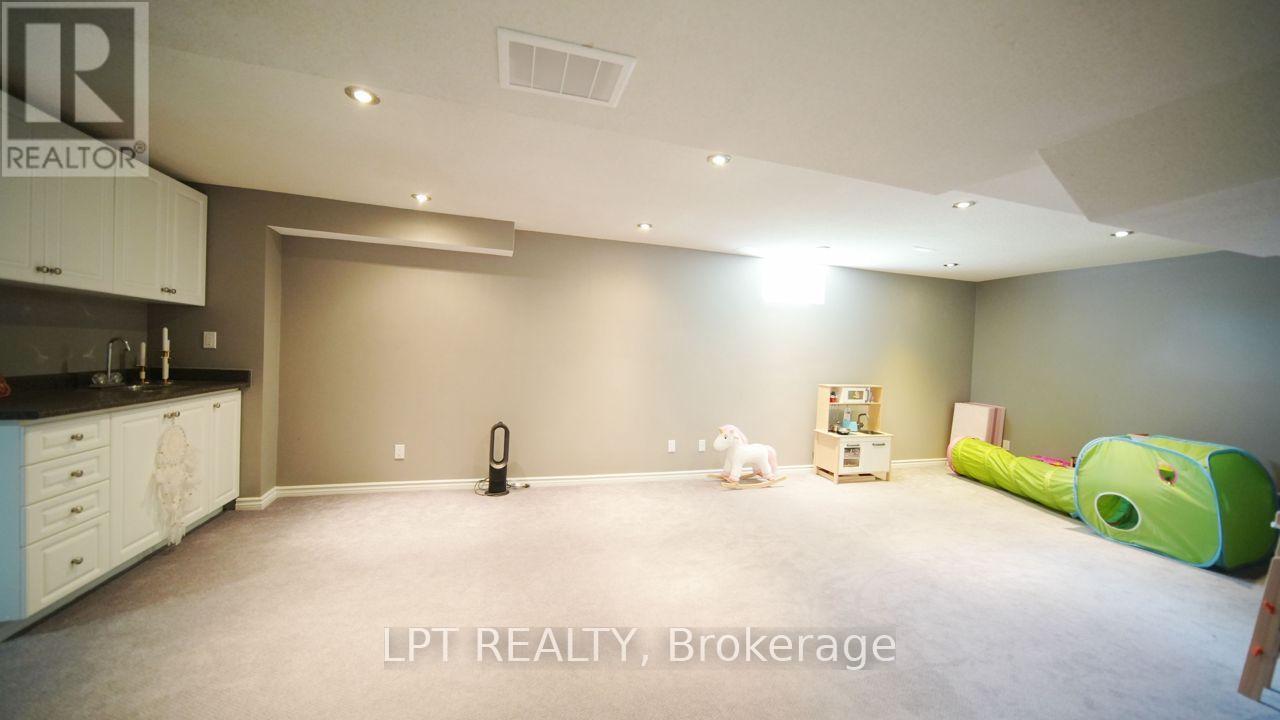 37 Laser Court, Richmond Hill, Ontario  L4B 1S1 - Photo 26 - N13704268