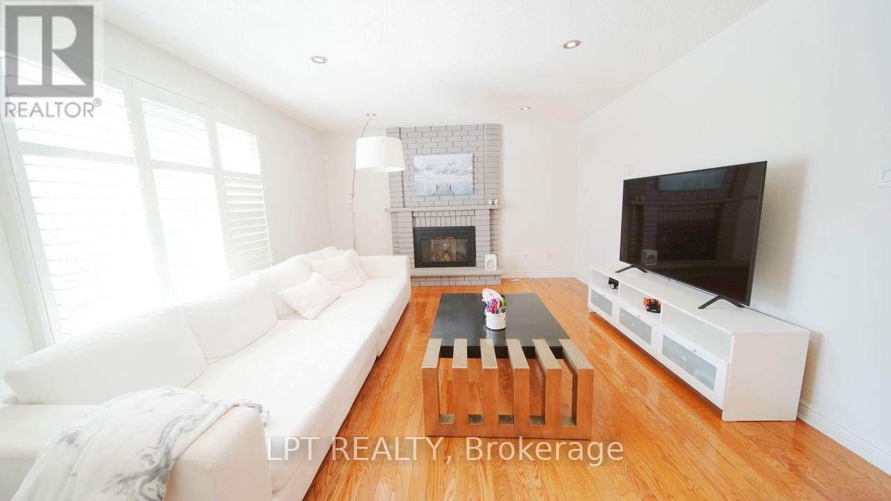 37 Laser Court, Richmond Hill, Ontario  L4B 1S1 - Photo 9 - N13704268
