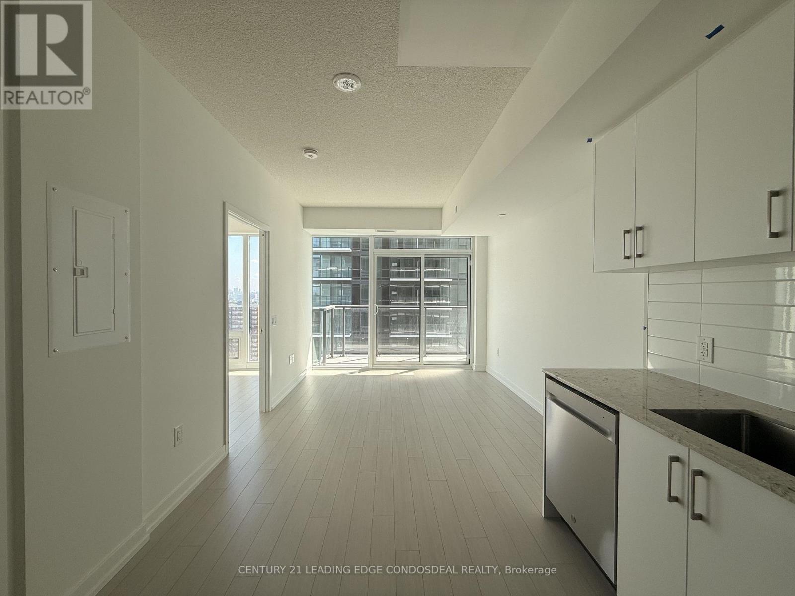 1605 - 4010 Eglinton Avenue W, Toronto, Ontario  M9A 0G5 - Photo 3 - W13704264