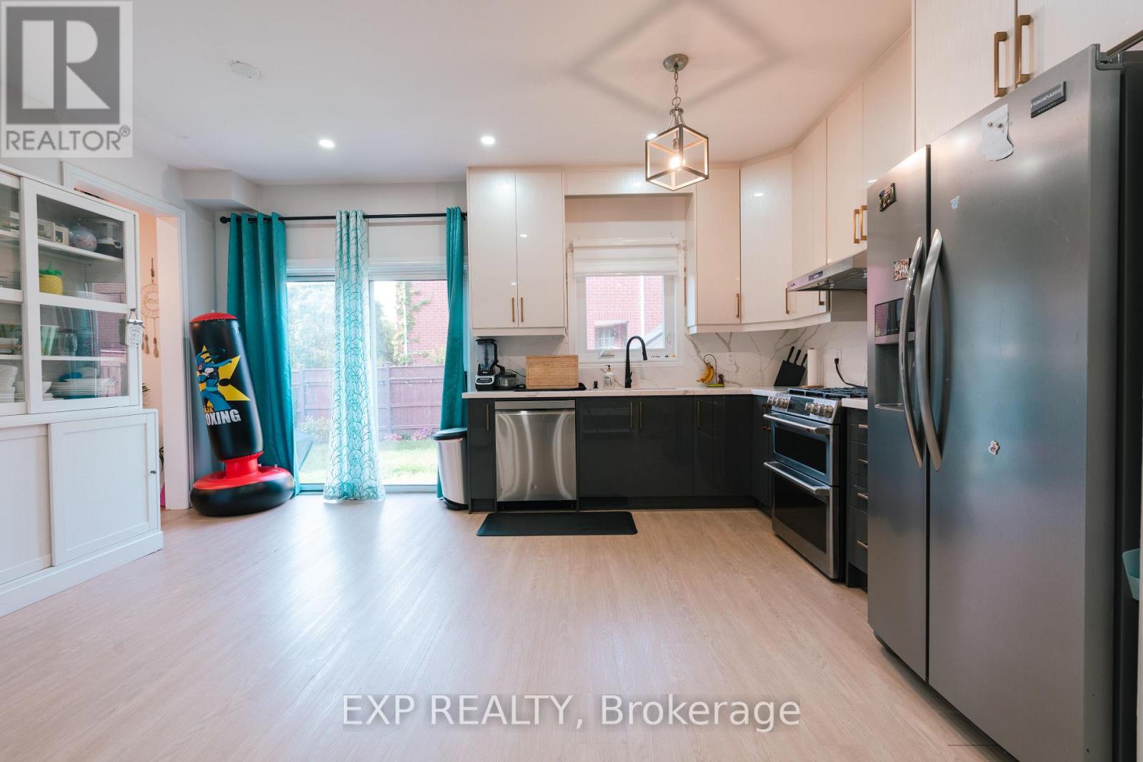 Upper - 206 Drinkwater Road, Brampton, Ontario  L6Y 4Z3 - Photo 4 - W13704266