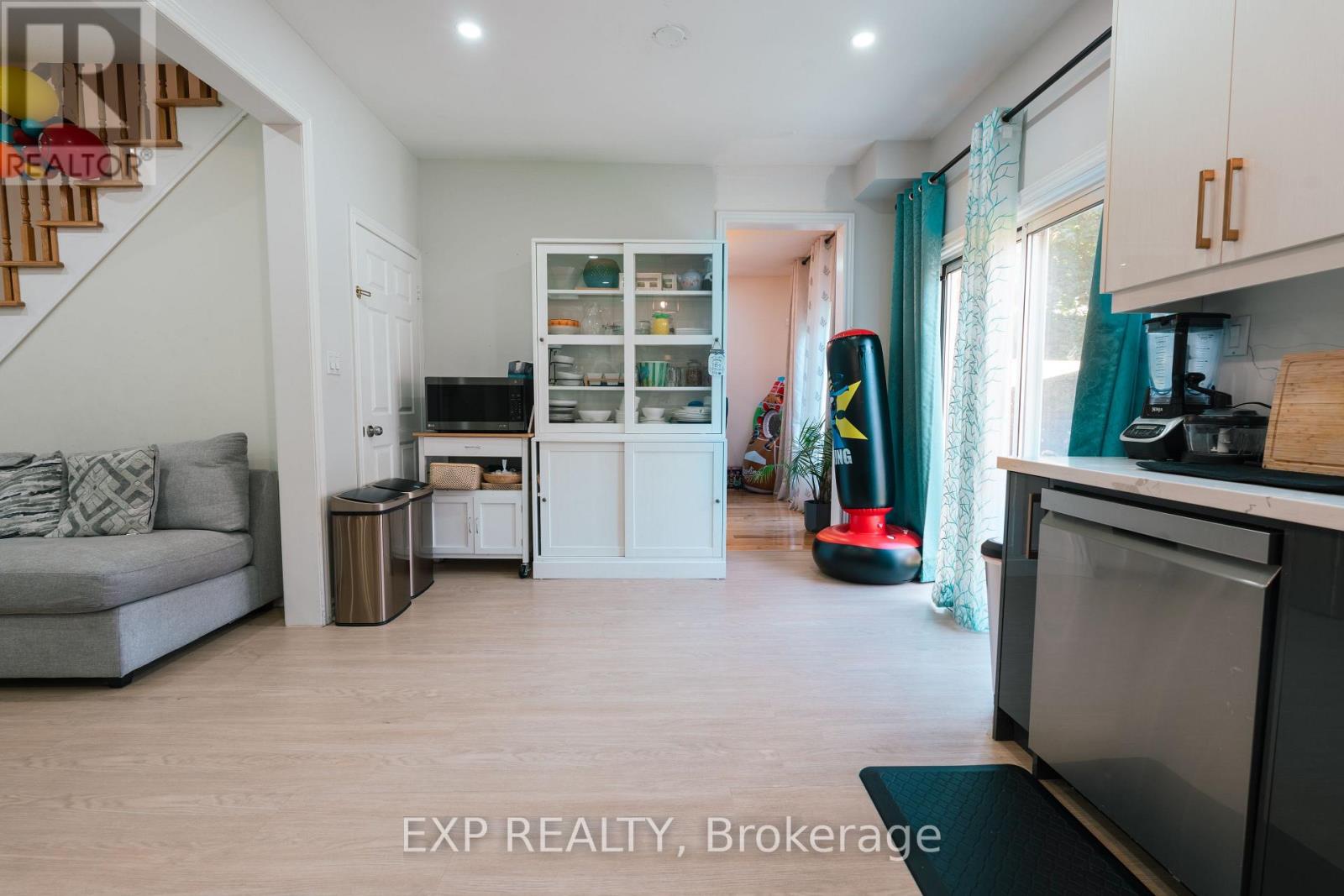 Upper - 206 Drinkwater Road, Brampton, Ontario  L6Y 4Z3 - Photo 5 - W13704266