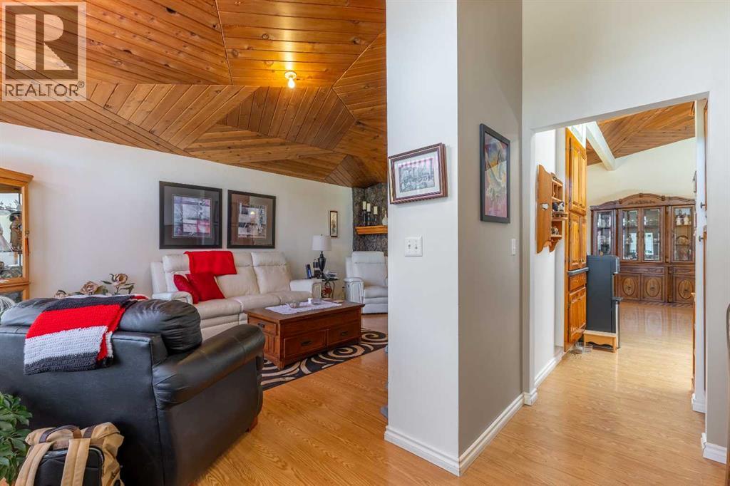 152s 100e, Raymond, Alberta  T0K 2S0 - Photo 7 - A2328433
