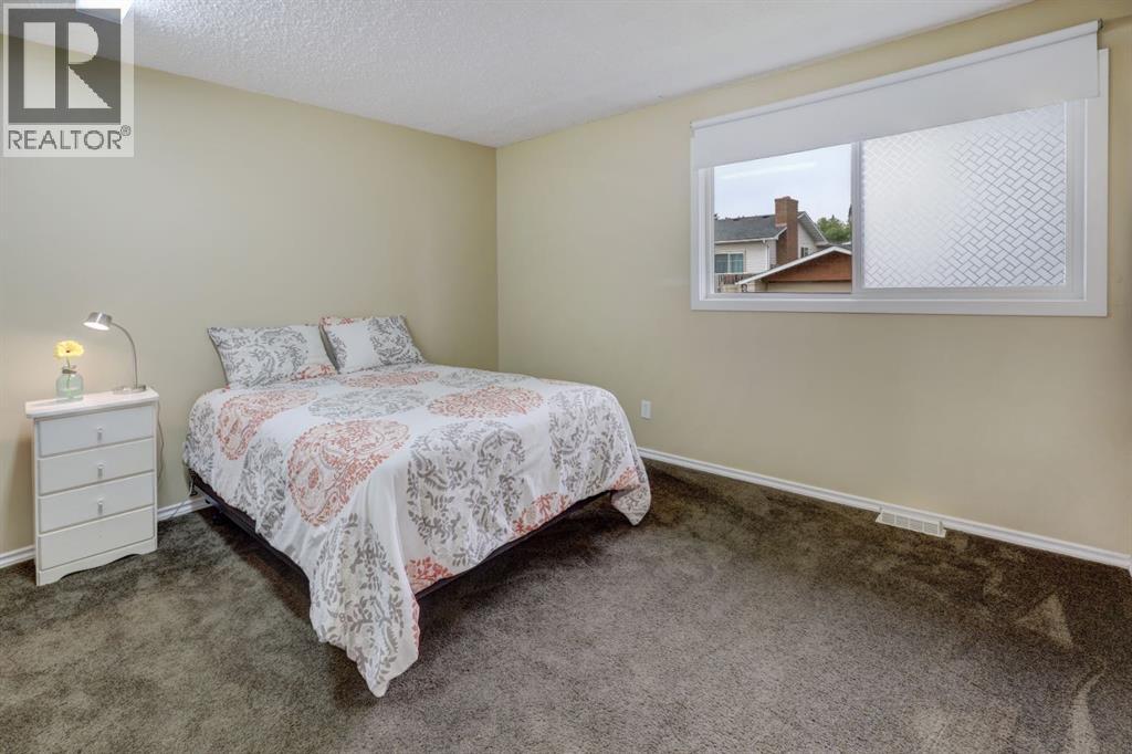 4325 58 Street NE, Calgary, Alberta  T1Y 4G2 - Photo 13 - A2337928