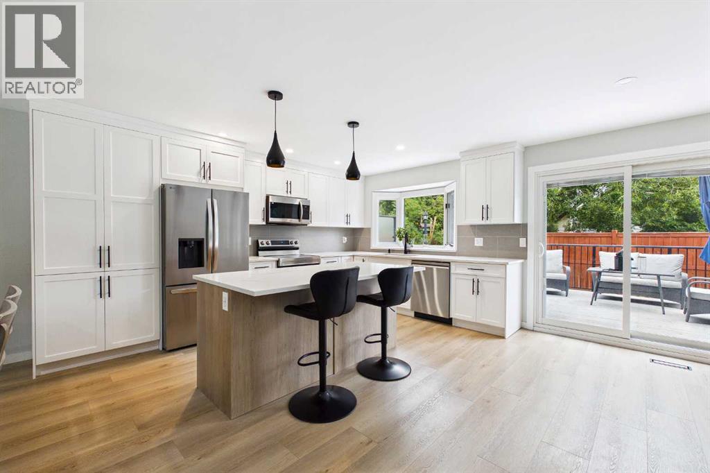 44 Woodbrook Place Sw, Calgary, Alberta  T2W 3Z4 - Photo 8 - A2335127