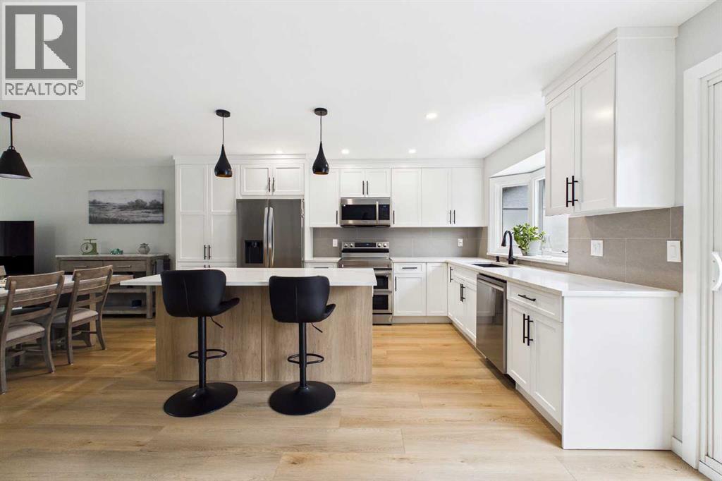 44 Woodbrook Place Sw, Calgary, Alberta  T2W 3Z4 - Photo 9 - A2335127