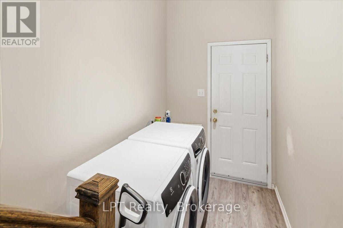 111 Lunney Crescent, Clarington, Ontario  L1C 5N9 - Photo 9 - E13704294