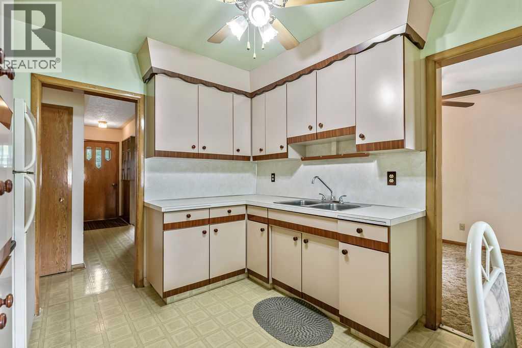 3335 38 Street Sw, Calgary, Alberta  T3E 3G6 - Photo 8 - A2338991