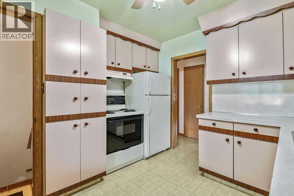 3335 38 Street Sw, Calgary, Alberta  T3E 3G6 - Photo 9 - A2338991