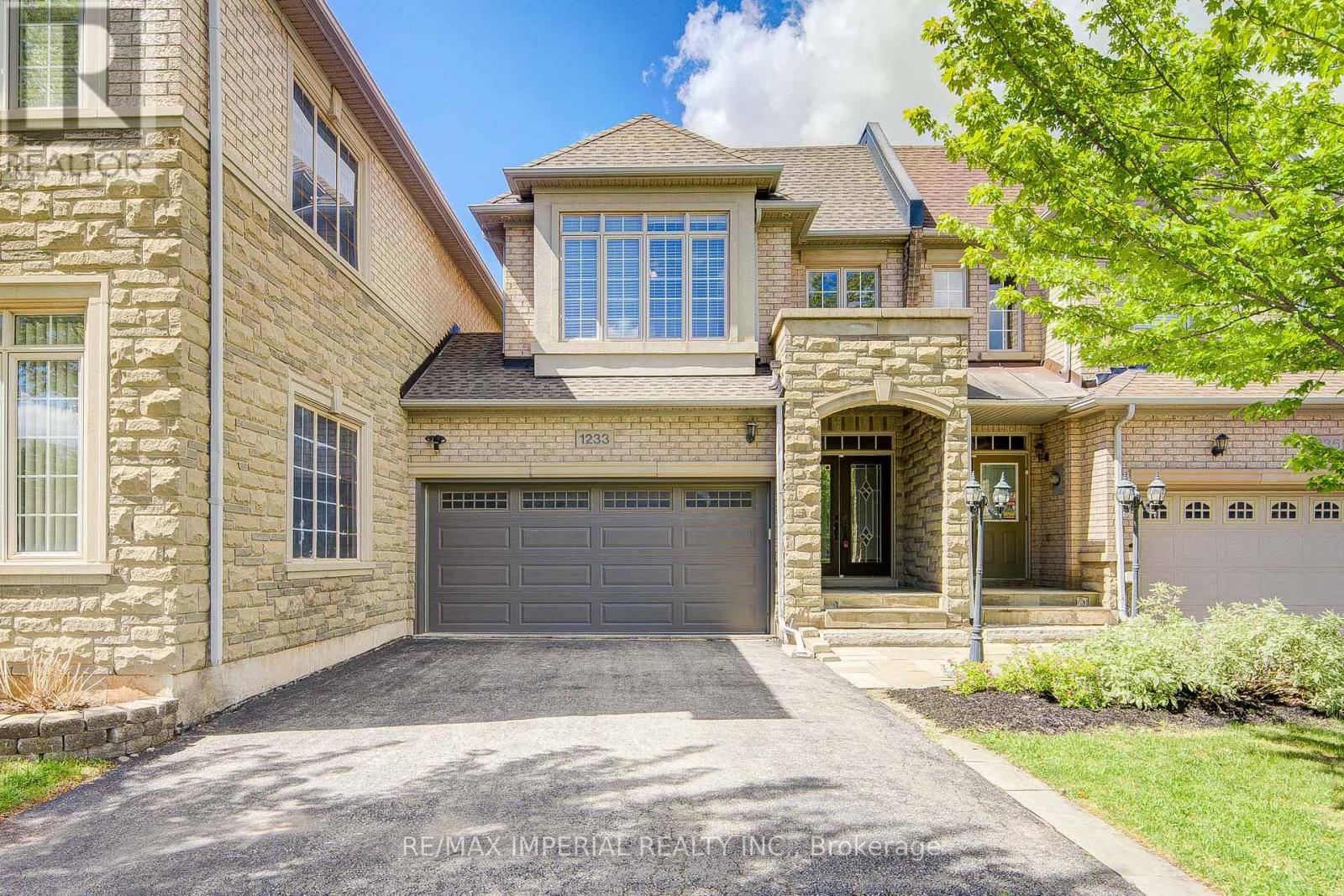 1233 AGRAM DRIVE, Oakville, Ontario