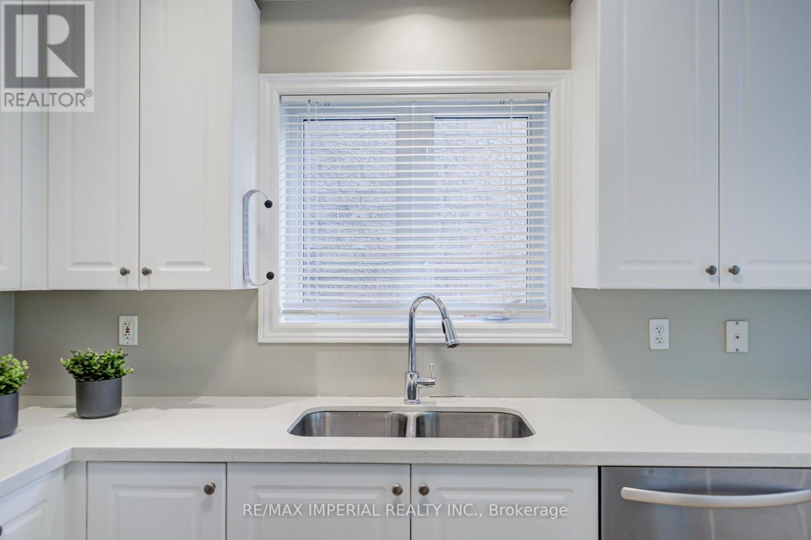 1233 Agram Drive, Oakville, Ontario  L6H 7P1 - Photo 11 - W13704288