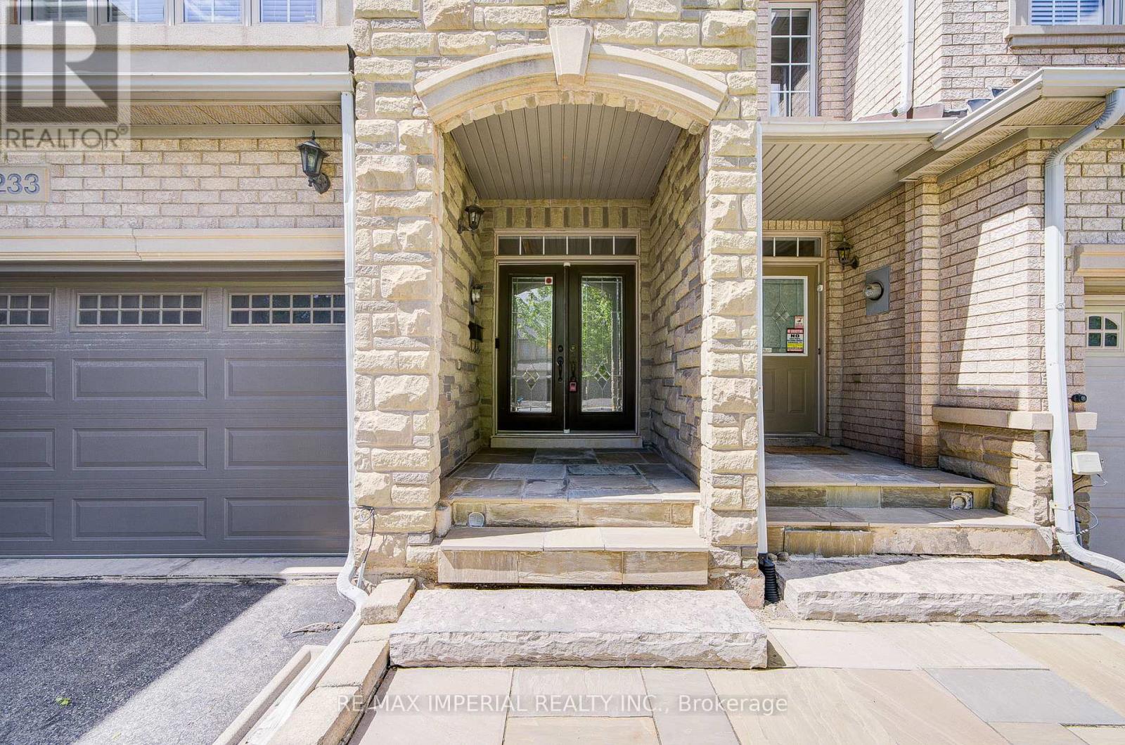 1233 Agram Drive, Oakville, Ontario  L6H 7P1 - Photo 2 - W13704288