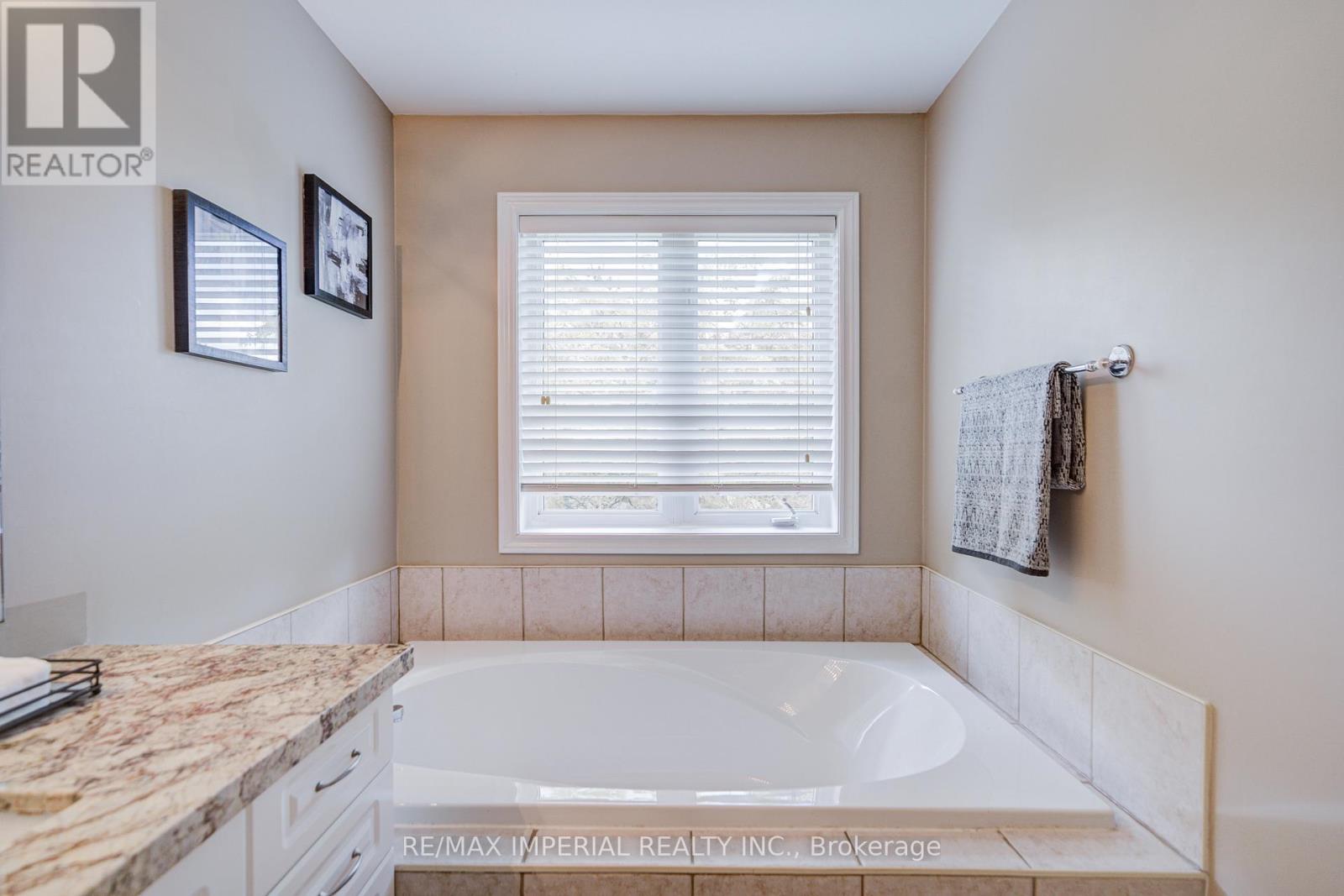 1233 Agram Drive, Oakville, Ontario  L6H 7P1 - Photo 29 - W13704288